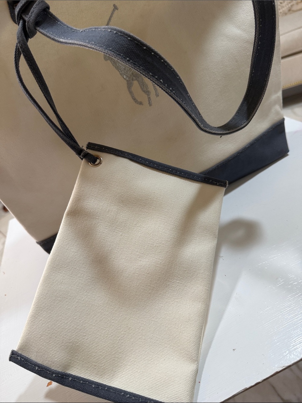 Ralph Lauren White/Cream Canvas Bag Tote with Black Trim and Matching Zip Pouch - Picture 14 of 16